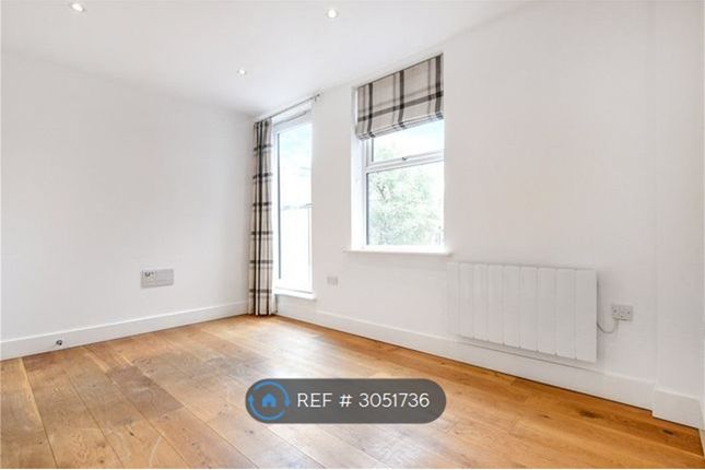 Flat, Admiral House Upper Charles Street, Camberley photo 2
