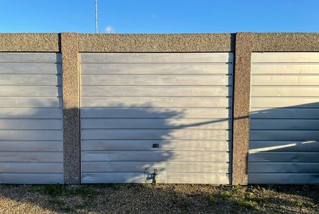 Garage, 176, Bergholt Road, Colchester photo 4