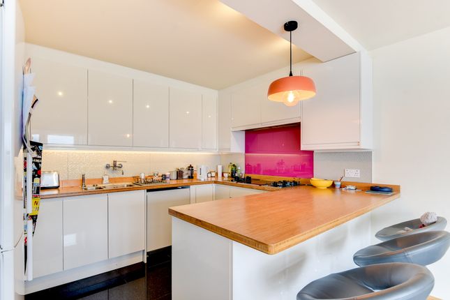 10e Bedford Towers, Kings Road, Brighton photo 3