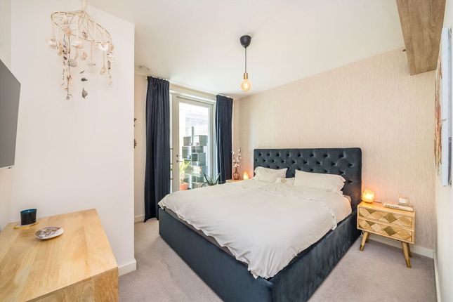 104 Iverson Point, 4, Harrison Walk, London photo 3