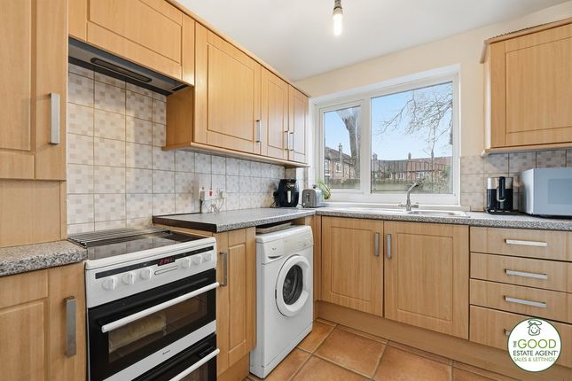 3, Falkirk Walk, Wythenshawe photo 4