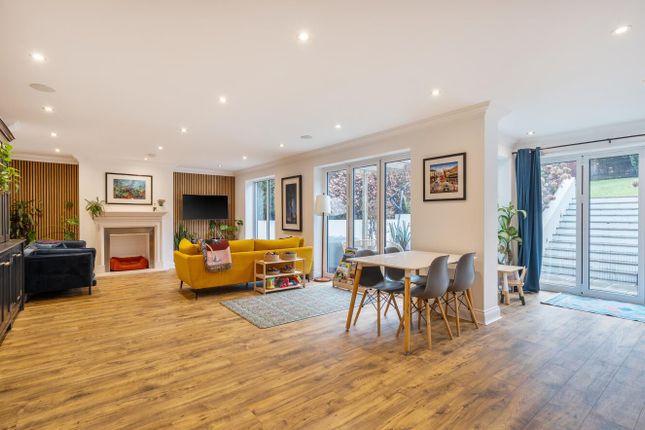 38, Holly Lane West, Banstead photo 2