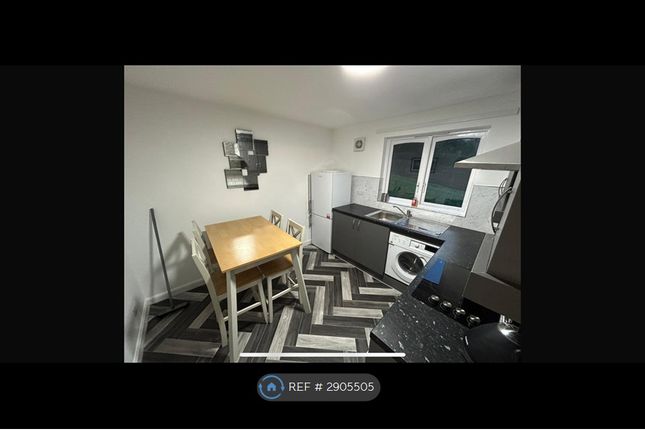 Flat, Waverley Crescent, Livingston photo 5