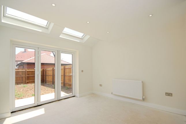 Hillwood Gardens, The Walnut,, 35 Meadow House Drive, Coventry photo 2