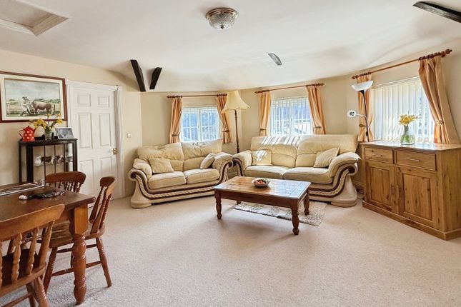 Flat 14 William House Court, Eden Vale Road, Westbury photo 2