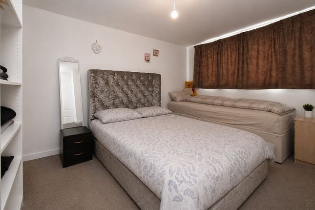42, Glaisdale, Luton photo 4
