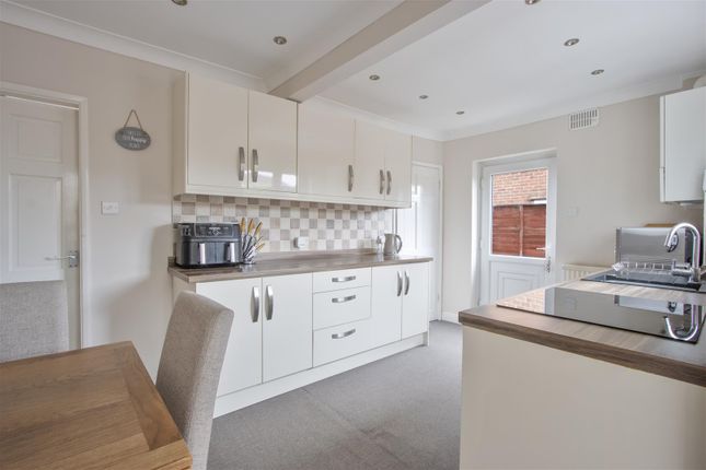 16, Lydgate Drive, Chesterfield photo 4