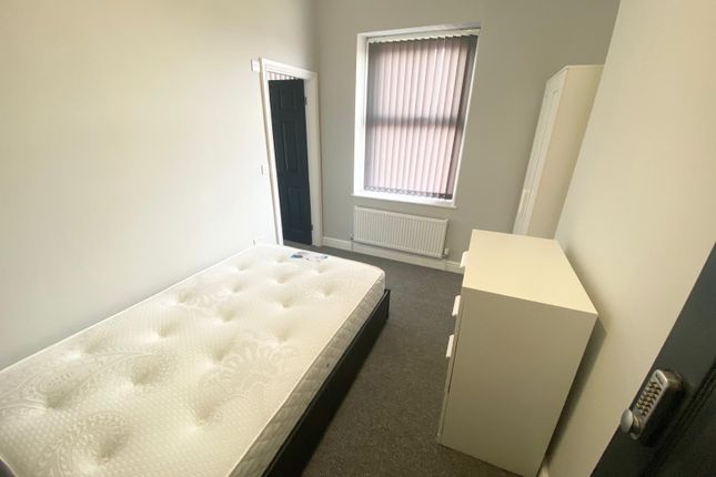 Shared accommodation to rent in Doncaster Road, Barnsley, South Yorkshire
