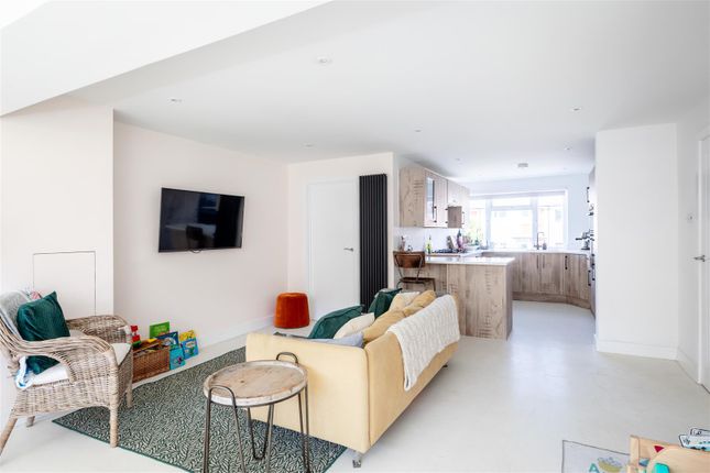 4 Hanbury Lane-18.Jpg