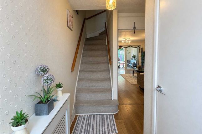 3, Ruscombe Avenue, Feltham photo 2