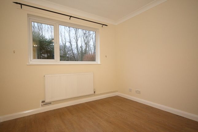 Fitzjohn Close, Fitzjohn Close, Guildford photo 4