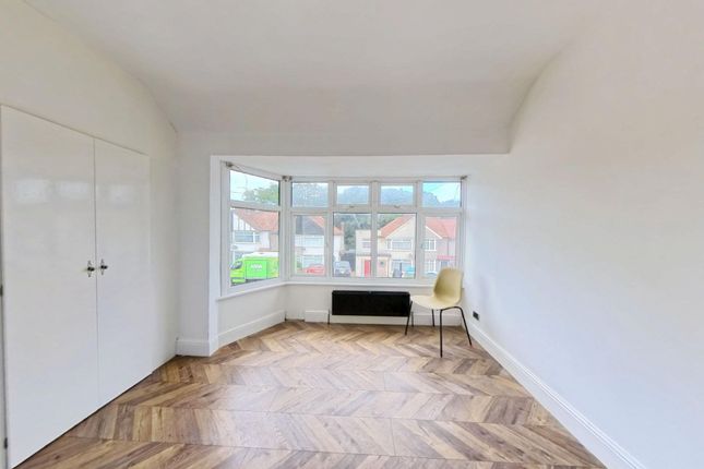 18 Parkside Avenue, Bexleyheath photo 3