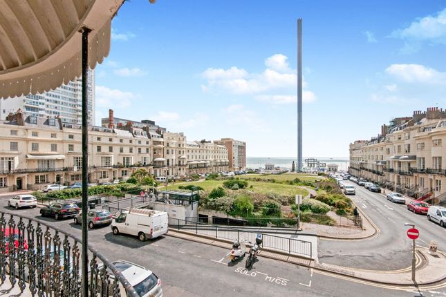 Thumbnail Town house for sale in Regency Square, Brighton