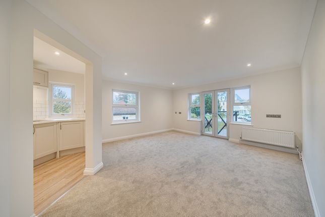 18, Homewood Court, Cedars Village photo 2