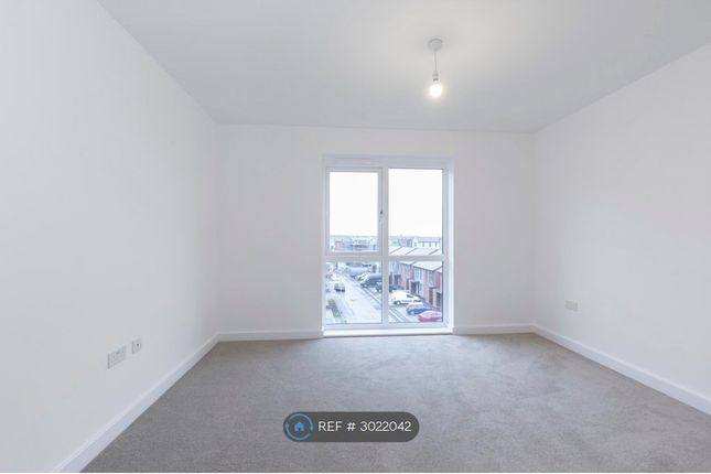Flat, Hobbs Way, Gloucester photo 5