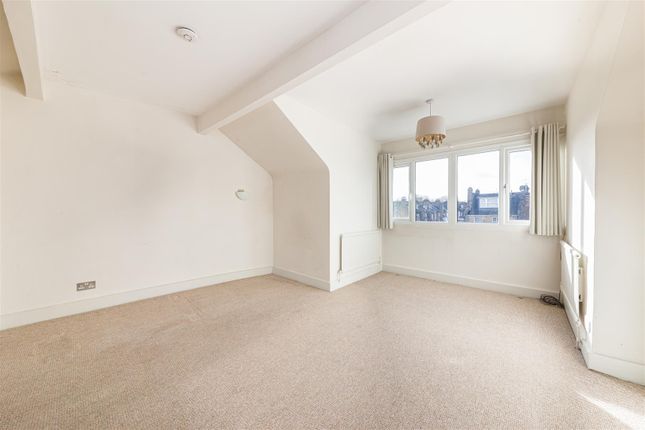 Flat to rent in Estelle Road, London