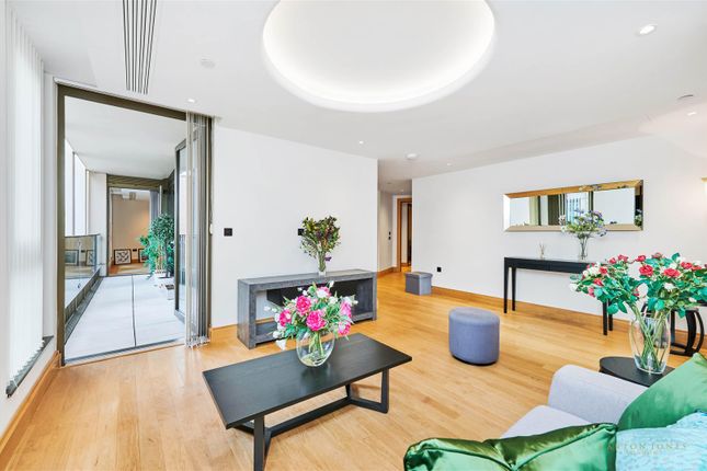 Flat to rent in Cleland House, 32 John Islip Street, Westminster, London