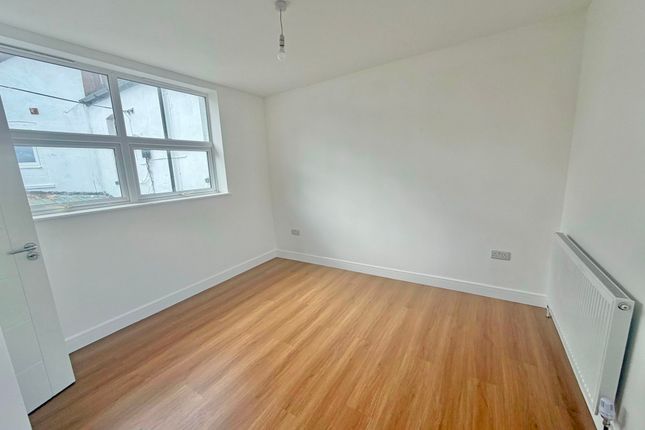 Flat 3, 1 London Road, Luton photo 4