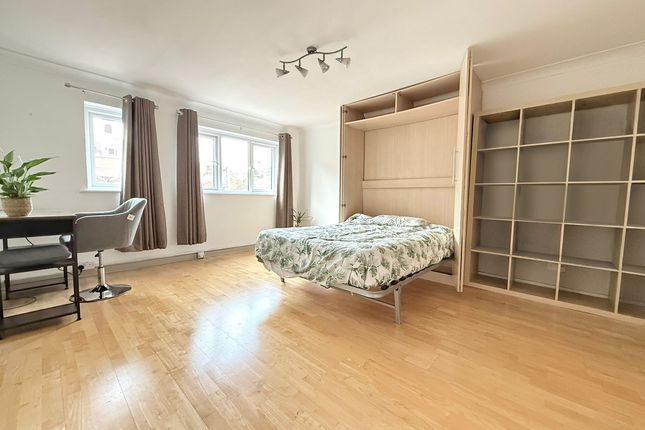 1-bed studio on 15 Glovers Lodge, Lewis Road, Richmond, £260,000