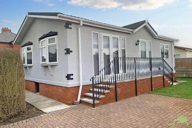 Thumbnail Mobile/park home for sale in Newlyn Court, Newlyn Avenue, Blackpool