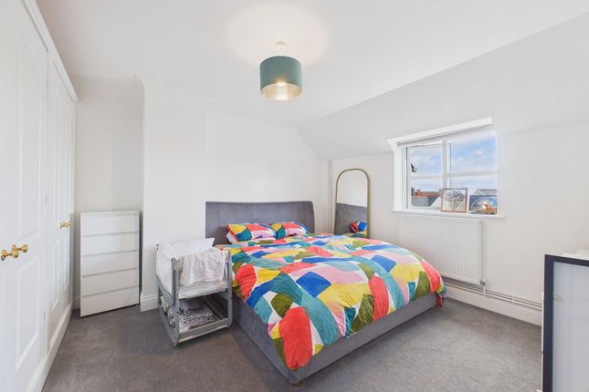 2 Cromwell Drive, Tenby photo 3