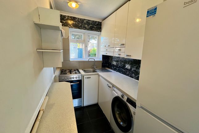 32, New Road, Feltham photo 4