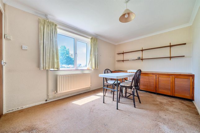33, The Meadows, Ashford photo 4