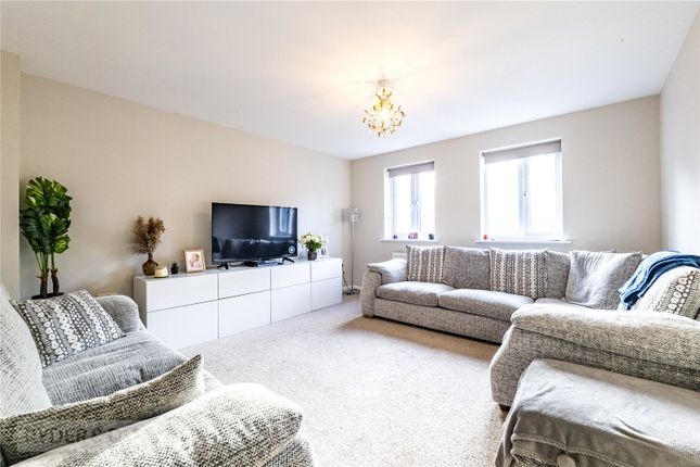 124, Blackthorn Drive, Huddersfield photo 2