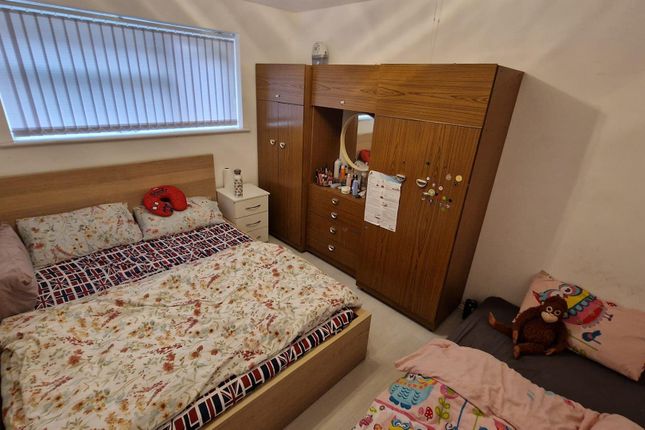 11, Calbourne Crescent, Manchester photo 4