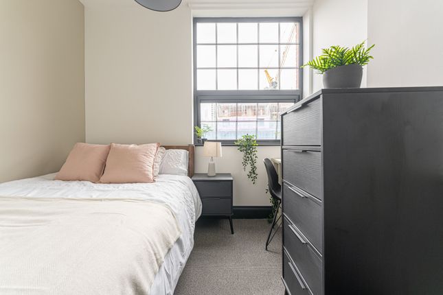 The Hosiery Factory Flat J Bedroom 9