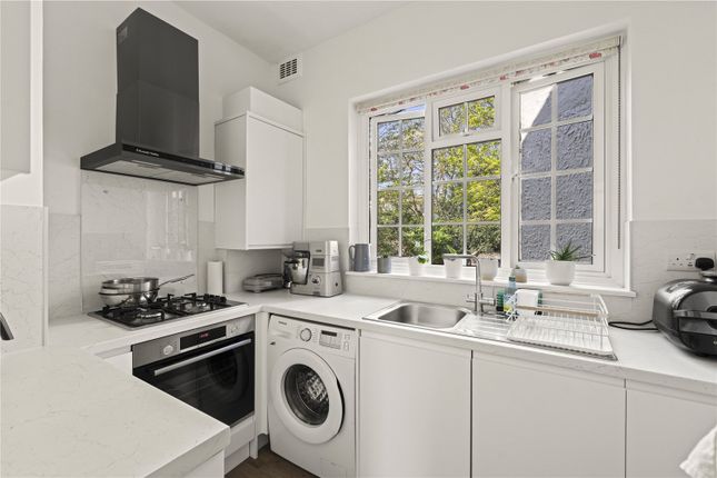 4 Regina Court,, Gloucester Road, Teddington photo 4