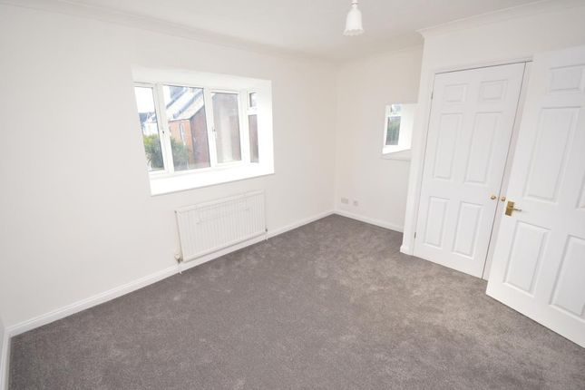 18 Eastern Road, Lymington, Hampshire photo 3