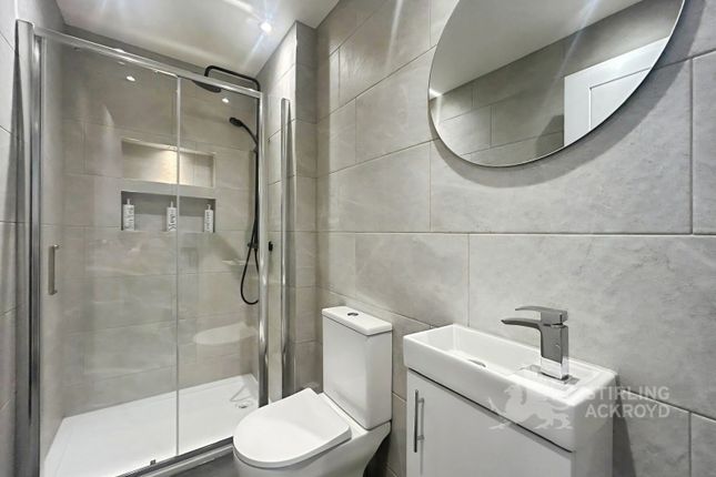 10, Elder Close, Surrey photo 5