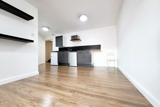 Studio to rent in Flat 21 City Gate, - St. Sepulchre Gate, Doncaster
