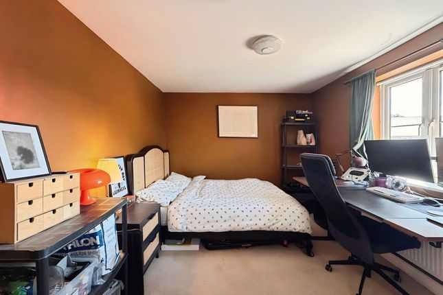 28 Casterbridge Road, Swindon photo 2