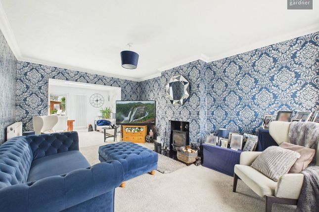 49, The Queens Drive, Rickmansworth photo 2