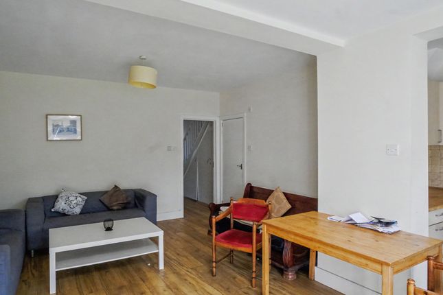 38 Central Road, Wembley photo 4