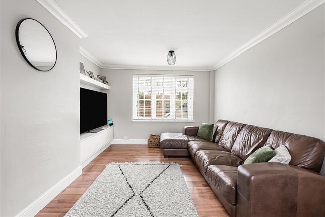 26, Aston Road, Ware photo 2