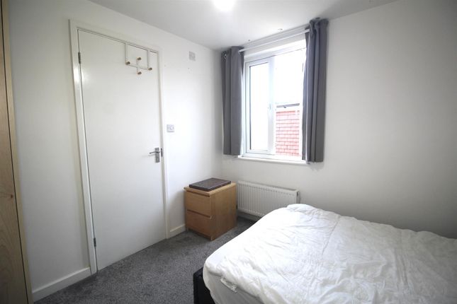 Room 6, 412, Southbury Road, Enfield photo 4