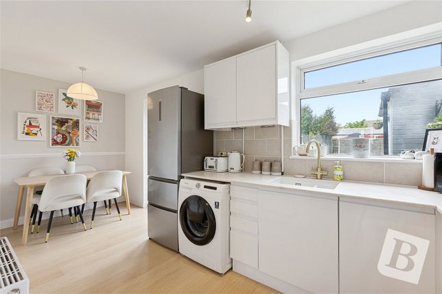 7, Lexington Way, Upminster photo 4