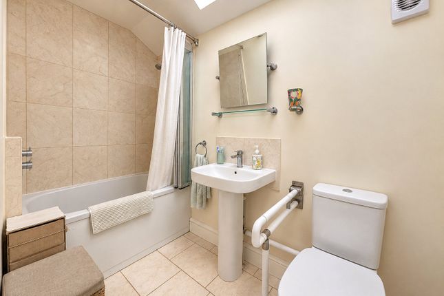 2B, Station Avenue, Essex photo 4