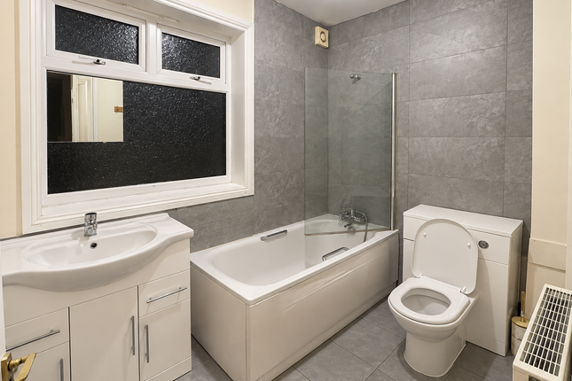 Flat 12, London photo 5