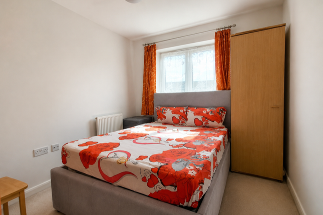 53, Featherstone Court, Southall photo 5