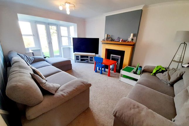 2, Nicholas Way, Corringham photo 2