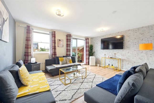 Thumbnail Flat for sale in Cromwell Road, London