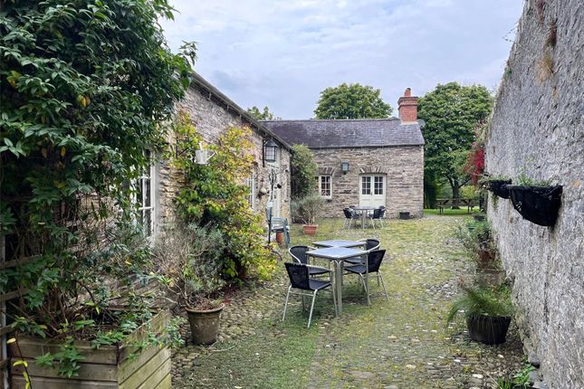 Cottages Courtyard