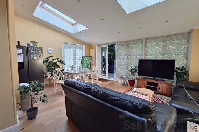 74 Blenheim Crescent, South Croydon photo 3