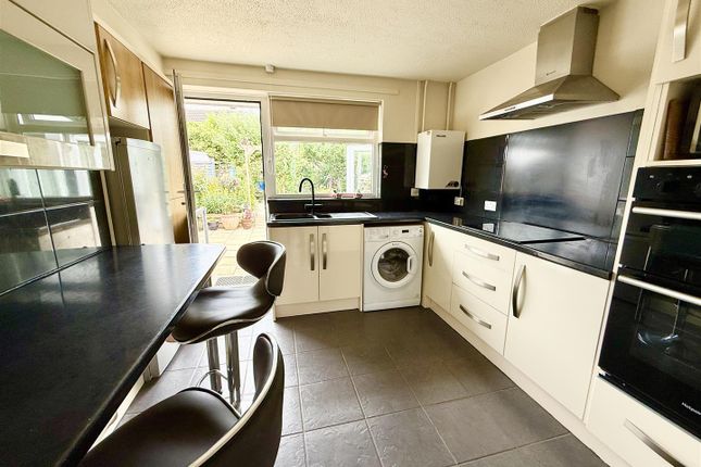 3, St. Benets Close, Norwich photo 3