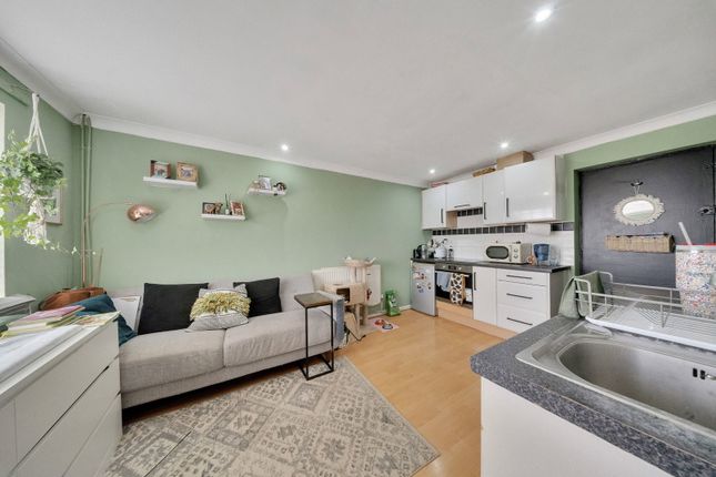 8, Windsor Gardens, Huntingdon photo 2