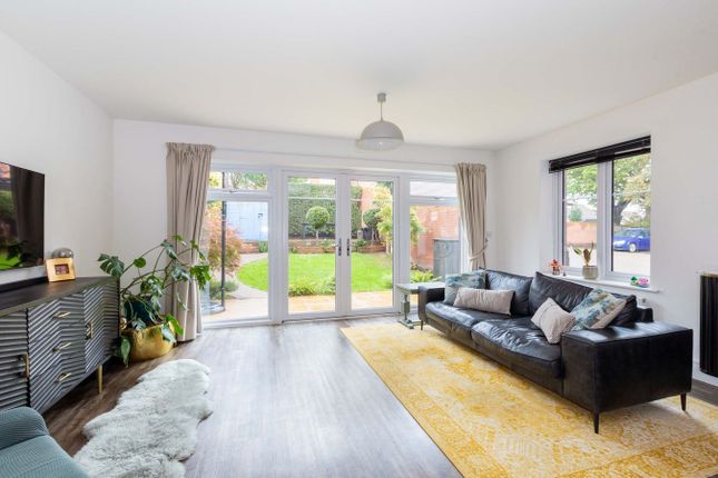 4, Vicarage Mews, Maidenhead photo 3